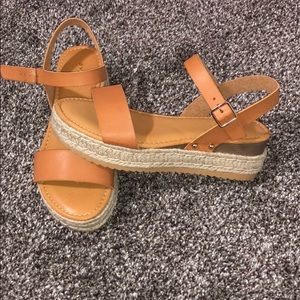 Platform sandals